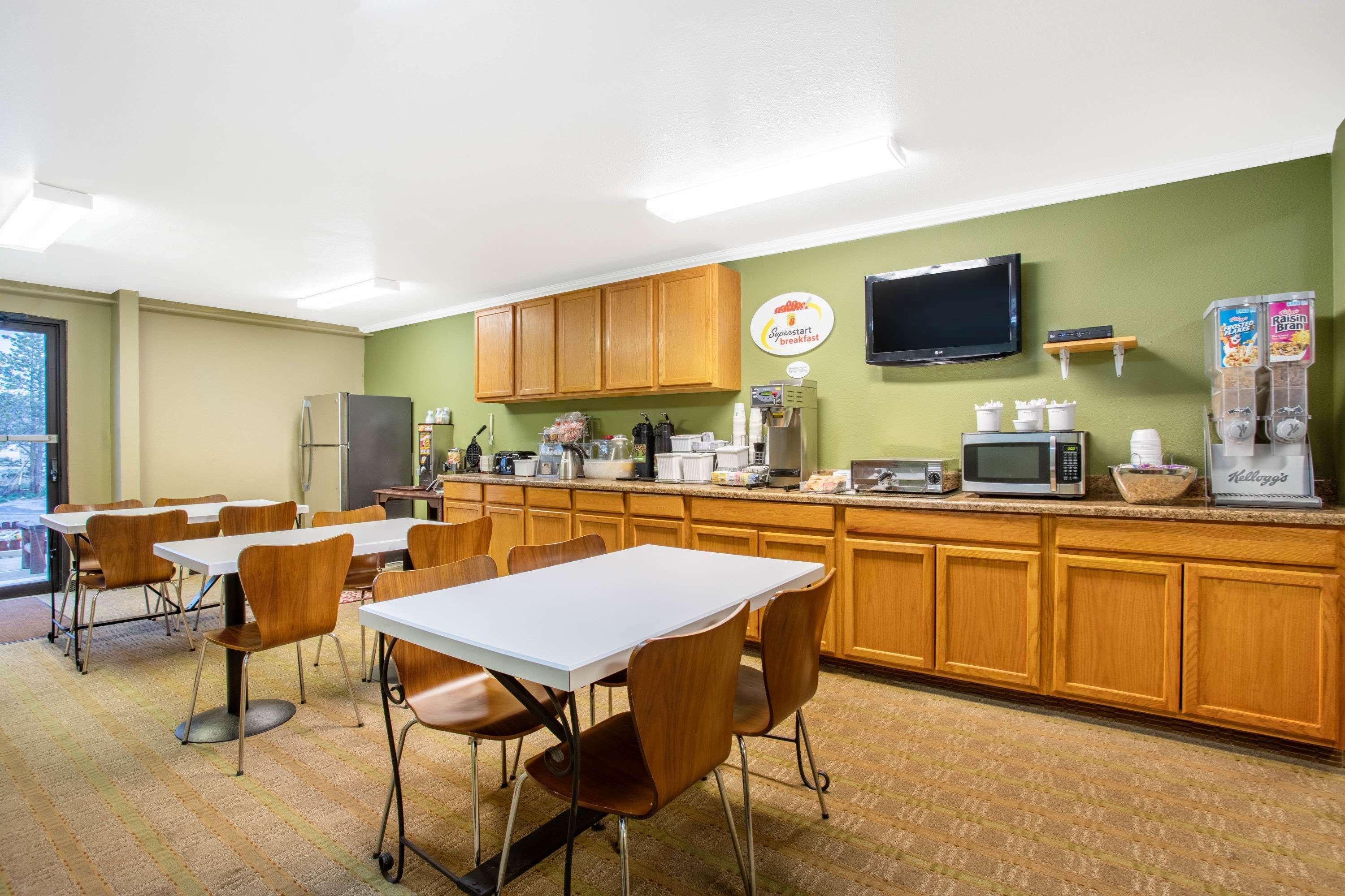 Super 8 By Wyndham Hotel 3*