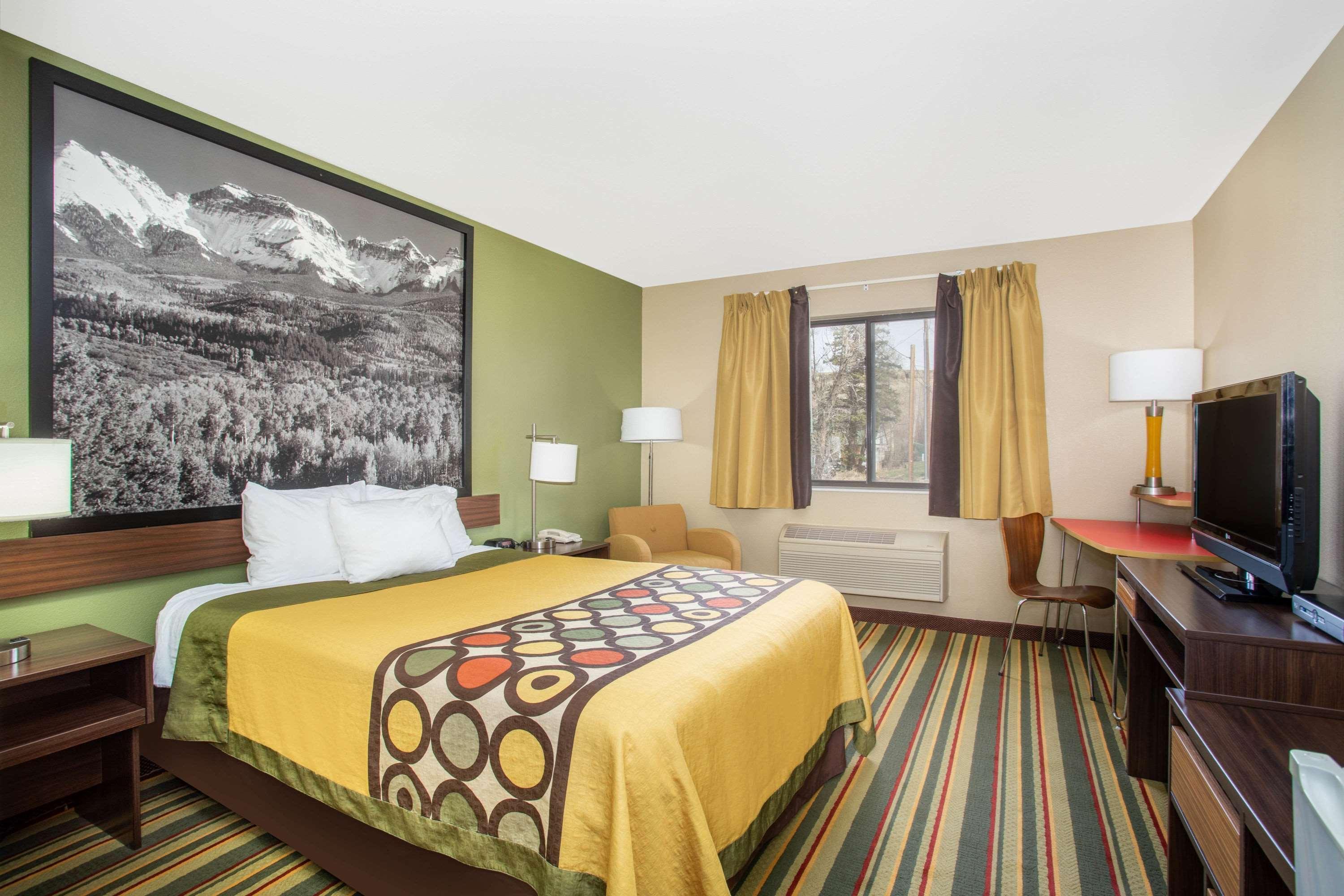 Super 8 By Wyndham Hotel