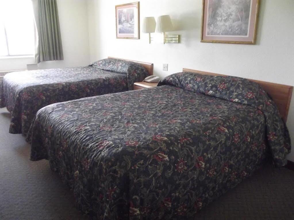 Super 8 By Wyndham Hotel